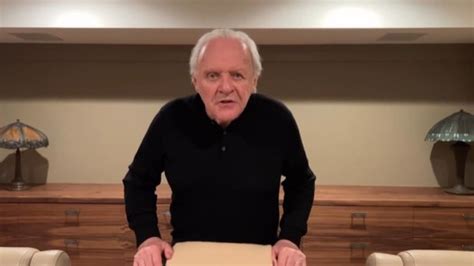 Alcoolisme Anthony Hopkins fête ses 47 ans de sobriété dans une vidéo