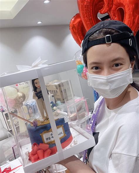 Song Ji Hyo Thanks Fans For Birthday Wishes Shares Photos Of The Many Cool Cakes She Received