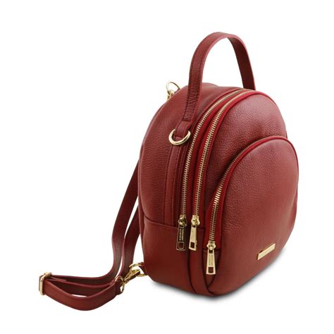 Les peaux utilisées pour fabriquer les sacs en cuir sont d'origine française et de très haute qualité. Sac à Dos Compact Femme Cuir - Tuscany Leather