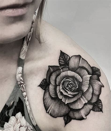 Arriba 96 Foto Rose Tattoo Black And White Shoulder El último 102023