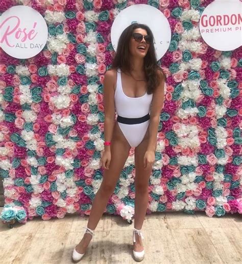 Miss Scotland Linzi Mclelland Flaunts Incredible Bikini Body In Sizzling Dubai Snaps The