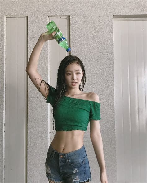 I Found 30 Photos Of Blackpink Jennie S Stupid Hot Abs So You Re Welcome Koreaboo