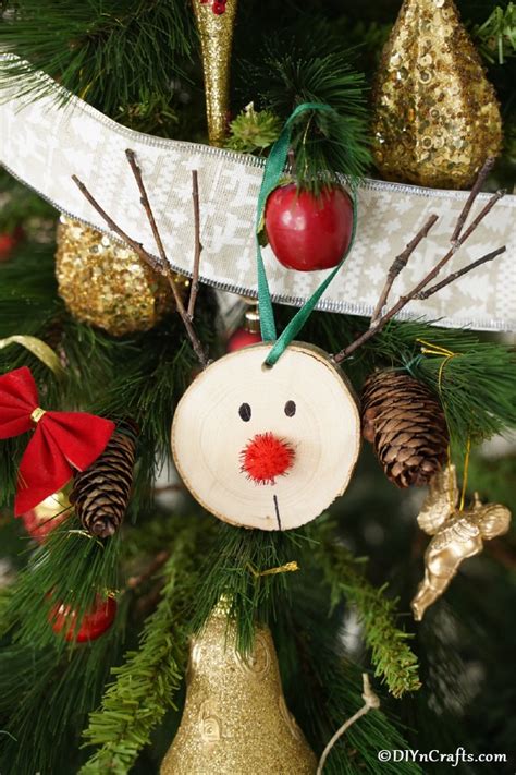 Diy Rustic Wood Slice Reindeer Christmas Ornaments Diy And Crafts