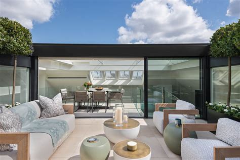 Elegant Contemporary Mayfair Penthouse With Sleek Glass