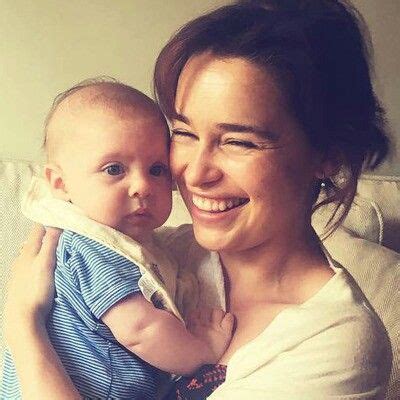 Emilia Clarke Et Son Fils Inf Inet Com