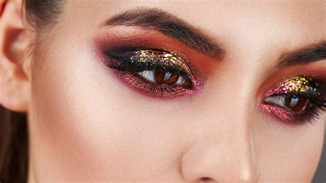 Try This Red Glitter Eyeshadow Look To Make A Statement Loréal Paris