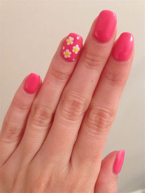 Pink gel nails with daisy nail art 🌸 | Pink gel nails, Daisy nail art