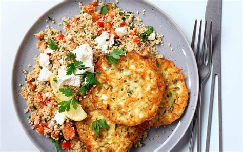 Maar er is volgens nadia één manier waarop het anders zou kunnen, voor als je bijvoorbeeld geen stoompan hebt (maar ook daarvoor. Vegetarische couscous met courgette koekjes