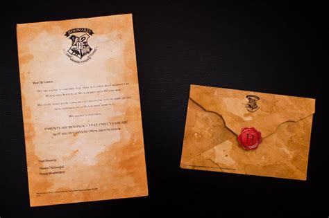 Du kannst helfen, ihn zu erweitern. DIY: Tea Stained Hogwarts Letter | Harry potter laden ...