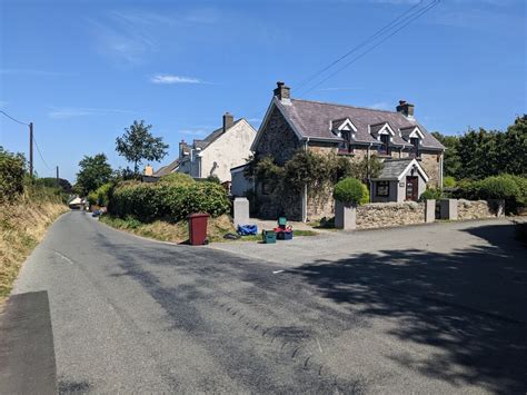 Houses At Newton Mountain © David Medcalf Cc By Sa20 Geograph