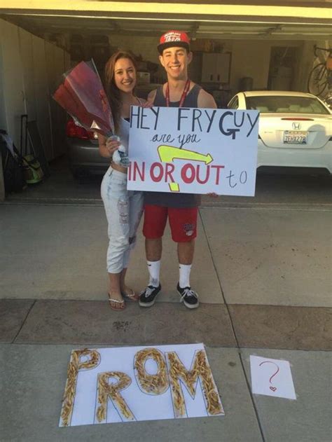 25 Bizarre Prom Proposals That Actually Happened Cute Homecoming