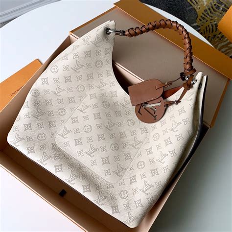 A world of elegance, inspiration and innovation. Louis Vuitton Carmel Hobo Shoulder Bag M53188 Creme White ...