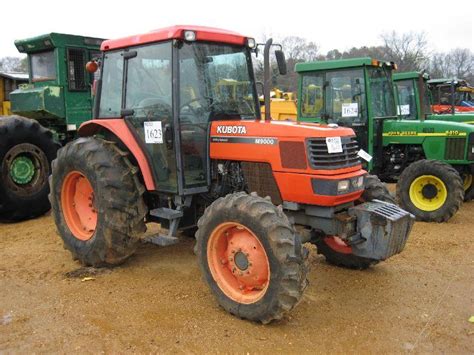 Kubota M9000 4x4 Farm Tractor