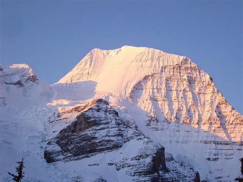 History And Stuff 8 Fascinating Facts About Mount Robson Monarch Of