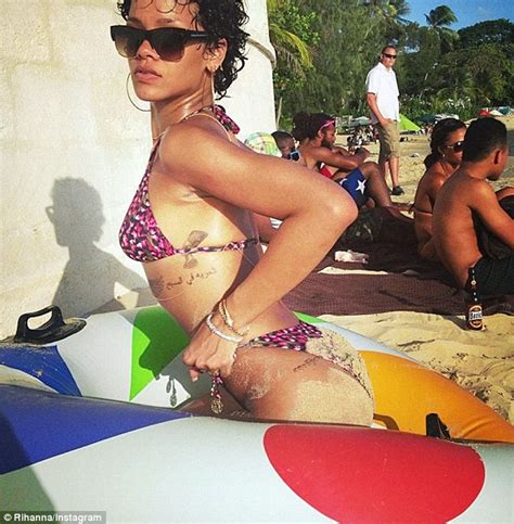 A Month In The Life Of Rihannas Derriere Racy Singer Just Loves