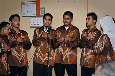 Pembangunan karakter bangsa yang sudah diupayakan dengan berbagai bentuk, hingga saat ini belum terlaksana dengan optimal. Secangkir Kopi @ PHT: Minggu Kempen Membaca 2010 @ PHT ...