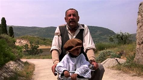 The outdoor showing of ulysses is disrupted by a storm: Le nouveau cinéphile: Cinema Paradiso en Blu-ray.