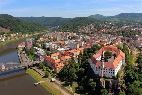 Probíhat unikátní výstava porcelánových panenek a pan.… zobrazit užijte si léto se spoustou zábavy! Schloss Děčín | Böhmische Schweiz