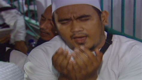 Indonesian Group Prays For Bin Laden