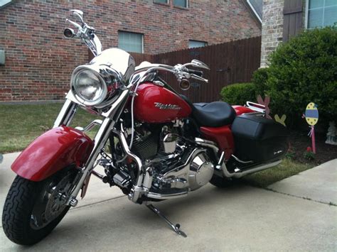 On an 18 street glide, i understand the seat lowers you down a bit but does it set you back some or push you forward? Danny Gray Solo Seat Road King - Harley Davidson Forums