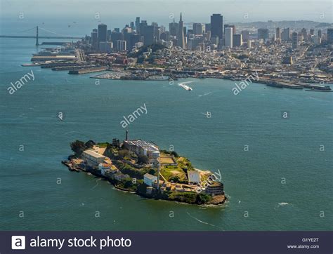Sein spitzname war the rock und es galt als absolut ausbruchssicher. Luftaufnahme, Alcatraz Alcatraz Gefängnis-Insel mit ...