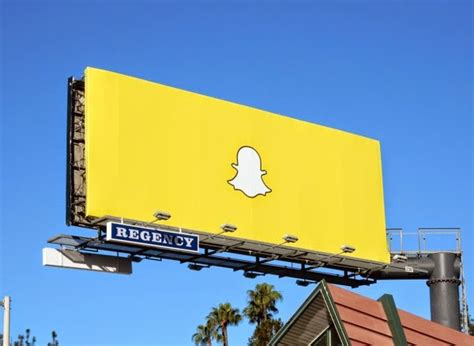 It is also called a hoarding in the united kingdom and other parts of the world. 5 Examples of Minimal Billboard Advertising - Billboards