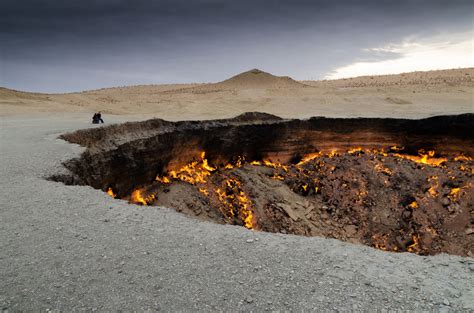 Qu’est Ce Que La “porte De L’enfer” Ce Cratère Qui Brûle Depuis 50 Ans Au Turkménistan