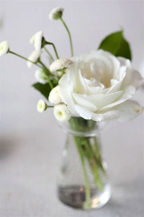55 Beautiful White Flower Arrangements In Your Wedding White Flower