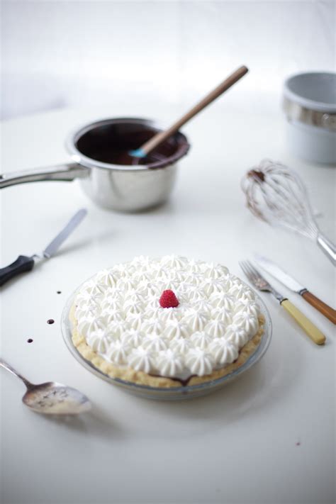 Spread chocolate mixture onto the bottoms of pie shells and smooth out. Haupia Chocolate Cream Pie - Coco Cake Land