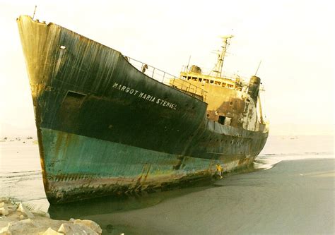 David Y Goliat Barco Encallado En Coquimbo Chile Nacho Boullosa