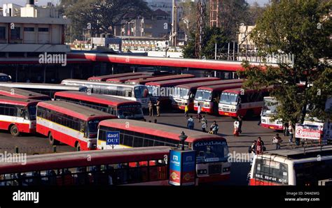 Cruce La Estación De Autobuses De La Ciudad De Bangalore Bus Stand
