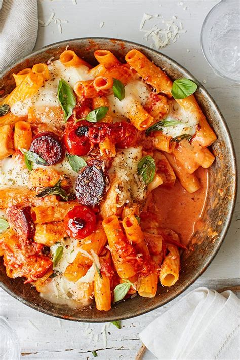 Serve it with some garlic bread, a side salad and dinner is. Creamy chicken, tomato and chorizo pasta bake | Recipe | Food recipes, Baked pasta recipes ...