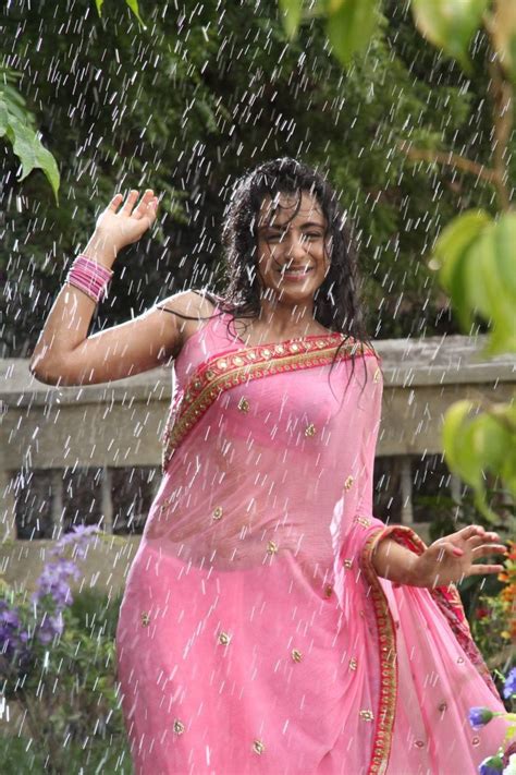 Actress In Wet Saree Hot Naval Show Pics