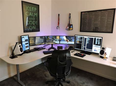 ¡juega fútbol americano con tus amigos! The more monitors you have... | Escritorios de oficina en casa, Escritorio para dos personas ...