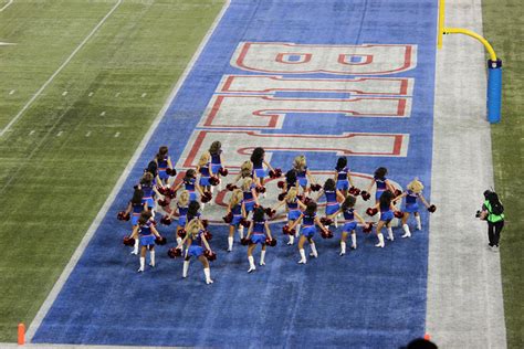 Nfls Bills Cheerleaders Sue For Minimum Wages