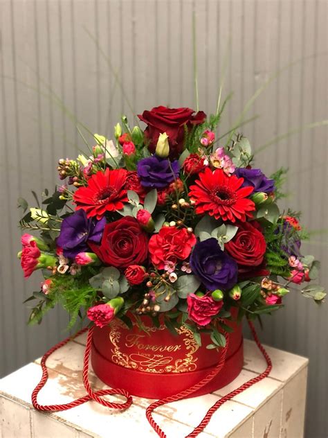 Valentines Mixed Hatbox Buds And Bows Flowers