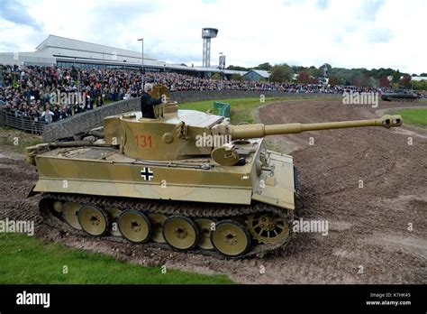 Tiger Tank Demonstration Im Tank Museum Bovington Nur Der Welt Der