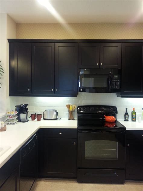 Country style kitchen with shaker cabinets accented with latch and cup pull hardware below a white marble. (Model) kitchen, I chose the same cabinets in Expresso ...