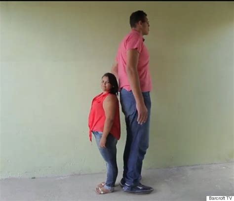 Brazils Tallest Man Finds Love With 5 Foot Tall Sweetheart Huffpost
