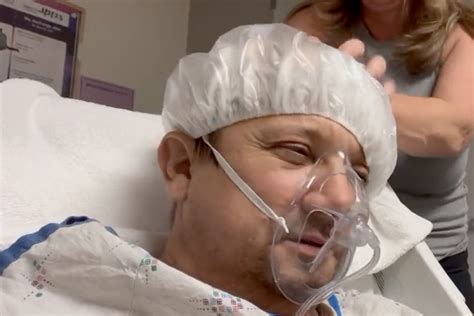 Jeremy Renner Shares Adorable Spa Day With Mom And Sister In Hospital