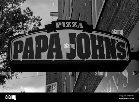 Pizza de supermercado Imágenes de stock en blanco y negro - Alamy