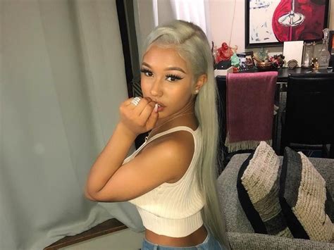 Gambar tato garuda pancasila terlihat keren. Tato Gambar Wajah Pacarnya di Dada Selebgram Ini Dikecam ...