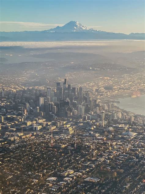 Photographer Captures Seattle Lined Up With Mt Rainier Petapixel