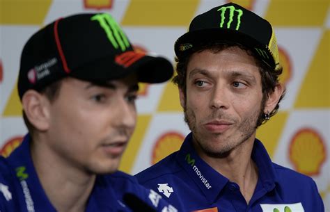 Jorge lorenzo sempat keki karena valentino rossi dibolehkan menengok data setting motornya saat itu. Lorenzo: Rossi Sudah Memberikan Banyak Hal Untuk MotoGP ...