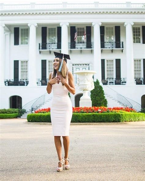 Gorgeous Graduation Outfits Ideas That Will Make You Look Fabulous Graduationoutfitsid