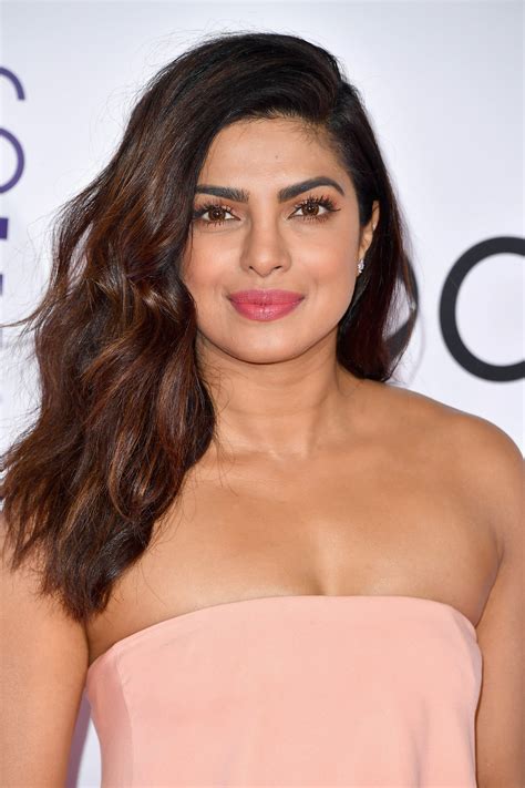 Priyanka Chopra Hair And Makeup At The Peoples Choice Award Popsugar Beauty Australia