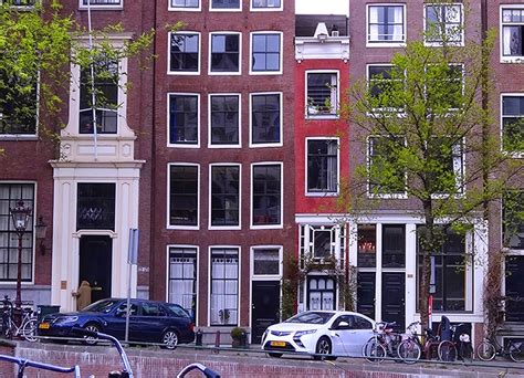 Los apartamentos más lujosos suelen costar más de 150. La casa más estrecha de Ámsterdam… y de Europa - Más que souvenirs