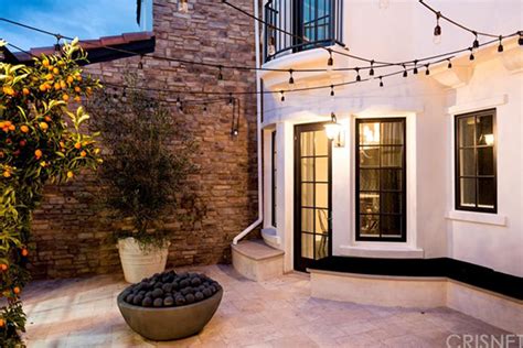 Celebrity interior designer celia sawyer gives femail an insight into the décor of the £1.73m ($2.7m) mansion. Kylie Jenner House Tour: Her Calabasas, CA, Starter Home ...