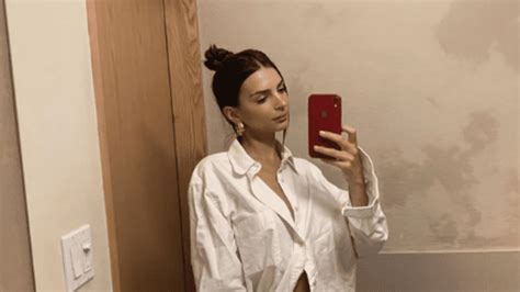 Emily Ratajkowski muestra su lencería más lujosa desde su cama EL DEBATE