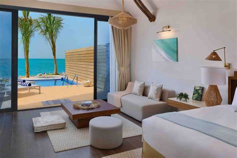 First Luxury Resort To Open On Dubais ‘world Islands